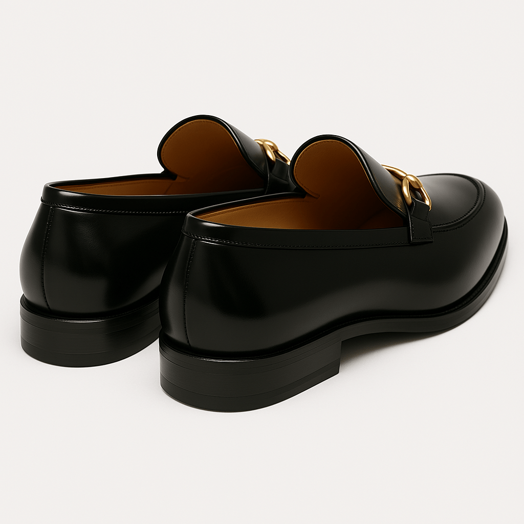 Moderna herr loafers för en elegant look. Slimmad slip-on design, passar både kontor och fritid.