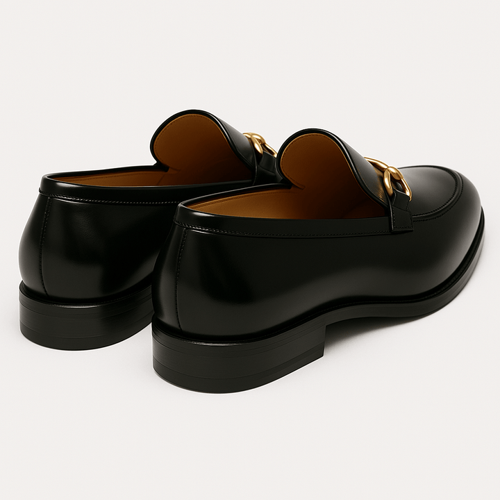 Moderna herr loafers för en elegant look. Slimmad slip-on design, passar både kontor och fritid.
