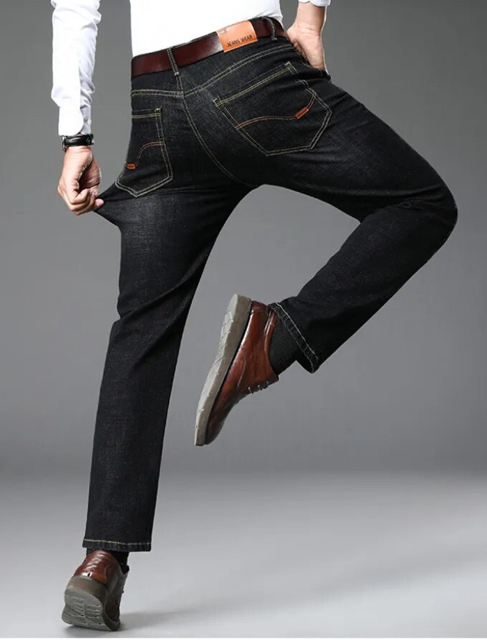 Blå stilrena stretchjeans för herr. Mångsidiga byxor med komfort för en avslappnad men modern vardagsstil.