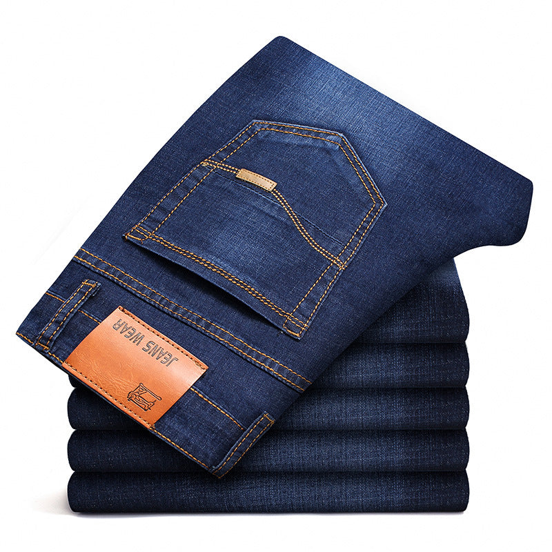 Herr stretchjeans i svart. Idealiska vardagsjeans som kombinerar hög komfort och tidlös stil för herrmode.