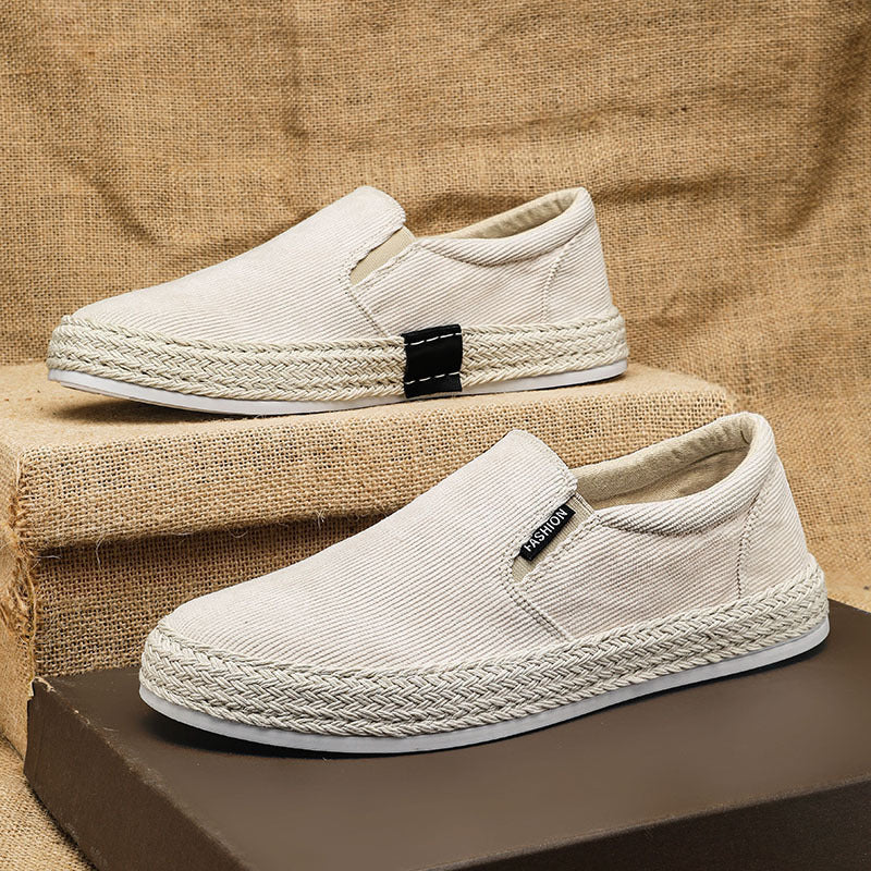 Bekväma herr espadriller, lätta sommarskor i svart. Idealisk för en avslappnad sportig stil på stranden eller i staden.