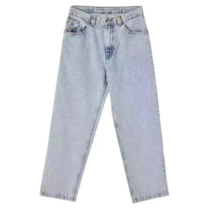 Grå herrjeans med avslappnad baggy passform och vida ben. Optimal komfort för långa dagar.