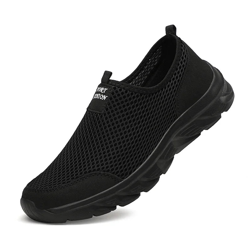 Svarta herrs slip-on löparskor för sommar, bekväma och andningsbara meshskor.