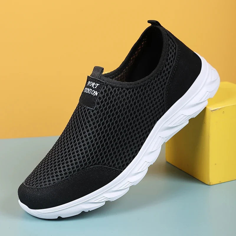 Slitstark EVA-sula på herrs bekväma slip-on löparskor, designade för sommaren och promenader.