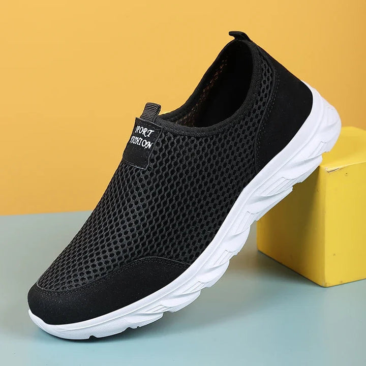 Slitstark EVA-sula på herrs bekväma slip-on löparskor, designade för sommaren och promenader.