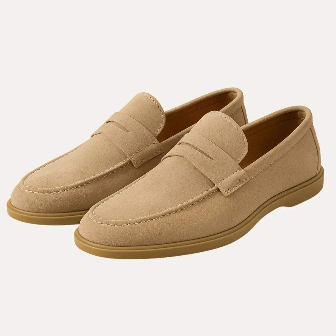 Bekväma bruna penny loafers för män. Mångsidiga slip-on skor som passar utmärkt för både vardag och elegans.