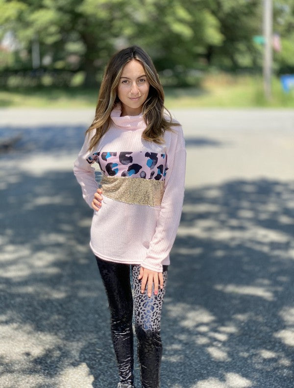 Trendiga, bekväma svarta leggings med leopardtextur för kvinnor, idealiska för mode och aktiv fritid.