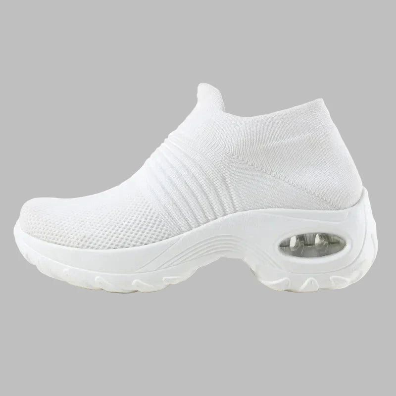 Vita platåsneakers för dam, perfekta för vår & sommar. Bekväma mode sneakers med höga sulor.