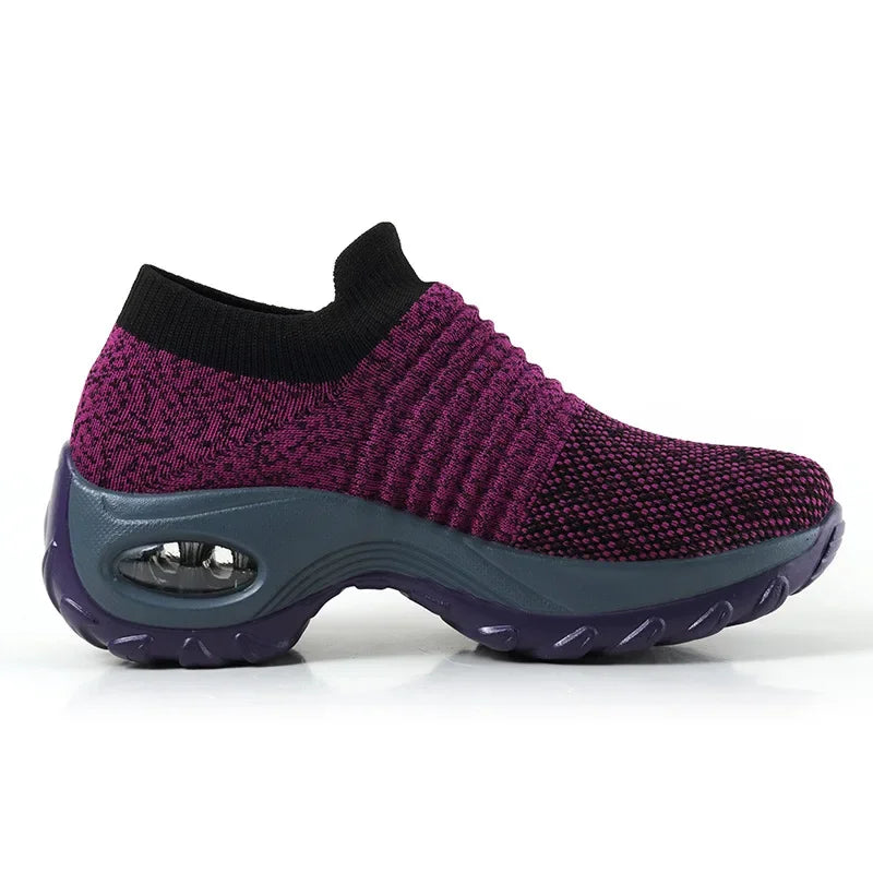 Komfortabla platåsneakers för kvinnor. Mångsidiga vardagsskor med trendig hög sula, perfekta för fritiden.