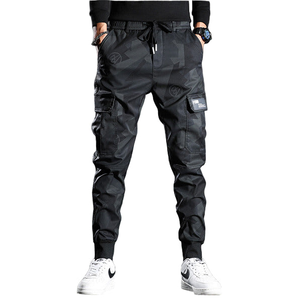 Svarta slim-fit chinobyxor för män. Modern passform, eleganta herrbyxor för kontor och vardag.