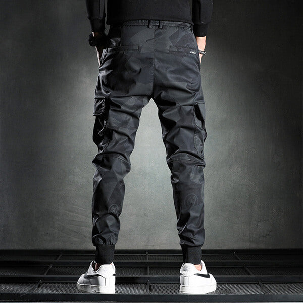 Eleganta svarta slim-fit chinobyxor för män. Modern skärning, perfekta kontorsbyxor och vardagsbyxor.