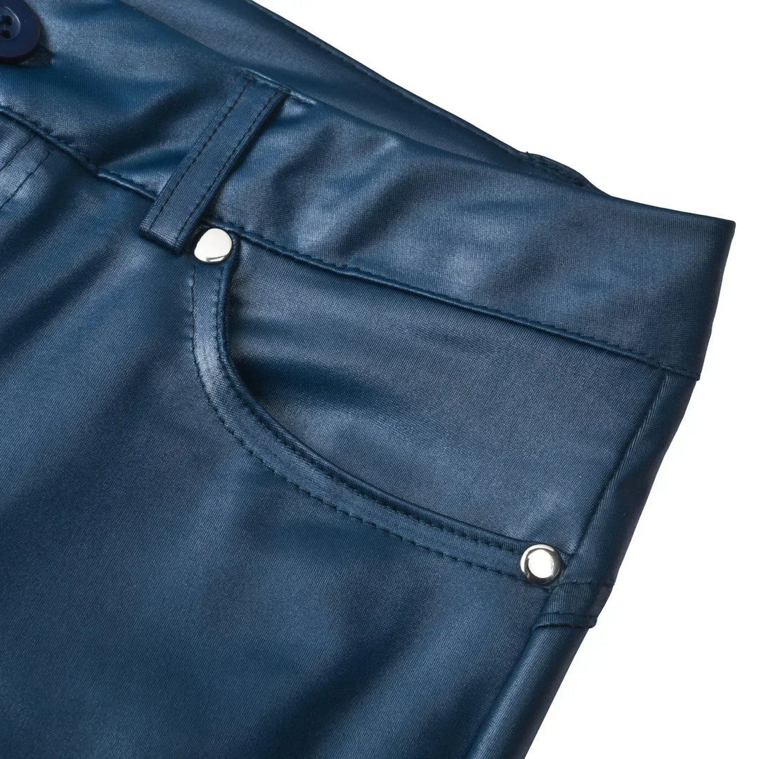 Kvinnors slim fit byxor i konstläder med hög midja, kombinerar komfort och stil.