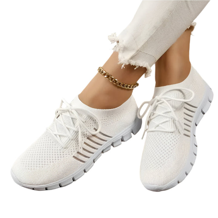 Svarta sportiga damsneakers med stilfull design. Lätta komfortskor för träning, vardag och fritid.