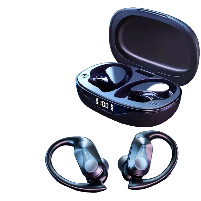 Detaljbild av ergonomiska in-ear Bluetooth-hörlurar med LED-display på laddningsfodral för aktiv livsstil.