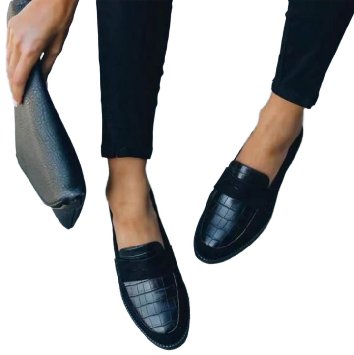 Svarta, trendiga damsandaler för optimal komfort. Perfekta sommar- och vardagsskor med elegant design.