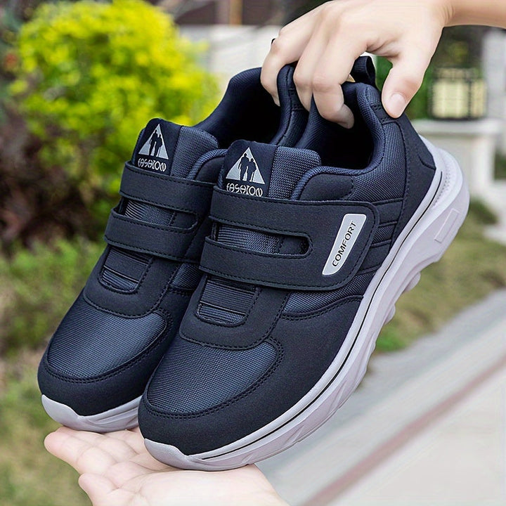 Unisex loafers med klittenband, designade för optimal komfort. Finns i flera färger.