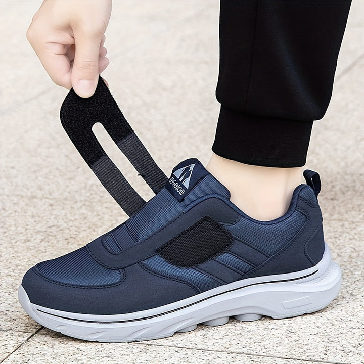 Vardagsskor för unisex: Loafers med klittenband som ger komfort och stil.