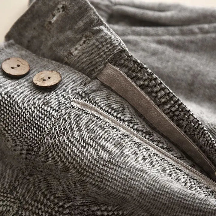 Svarta ankellånga dambyxor, vida och med elastisk hög midja, erbjuder optimal komfort och stil.