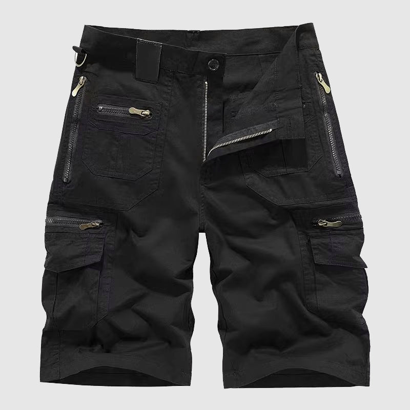 Platta taktiska herr-cargoshorts i modern design. Slitstarka utomhuskläder för sommar, äventyr och vardag.