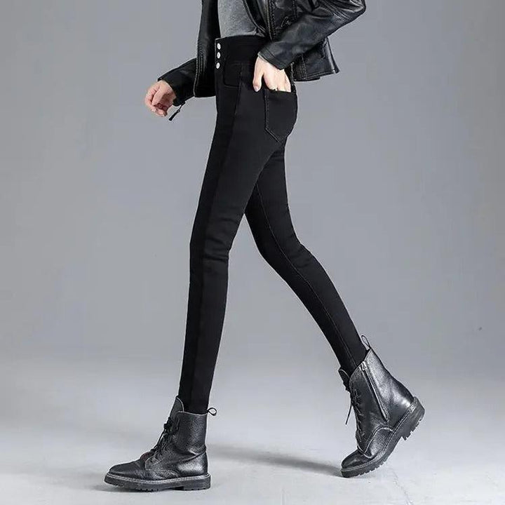 Dam skinnyjeans med termisk funktion & hög midja. Bekväma och stilrena för kallt vinterväder.