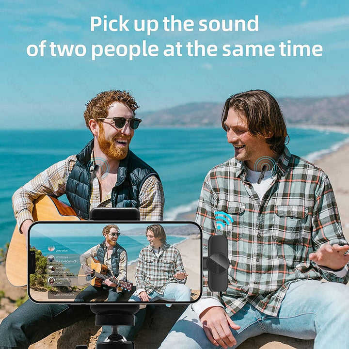 Trådlös lavalier mikrofon för mobil inspelning. Kompakt och plug-and-play för optimalt ljud.