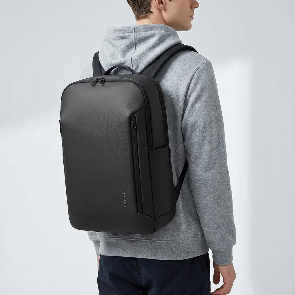 Organiserad laptopryggsäck med skyddat fack för 15-tums laptop. Transitex reseryggsäck för effektiv packning.