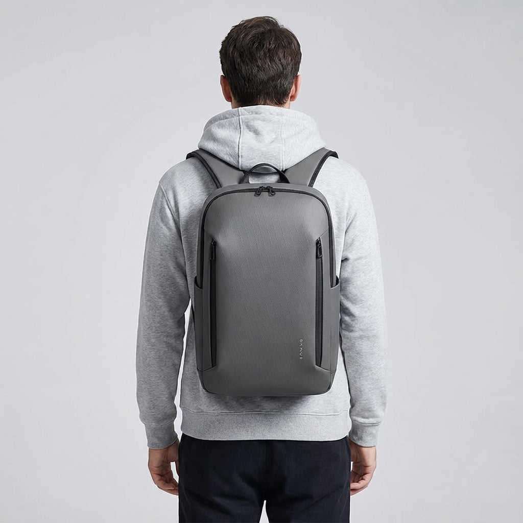 Modern unisex laptopryggsäck från Transitex, idealisk för män & kvinnor. Organiserad & vattentät för jobb & resor.