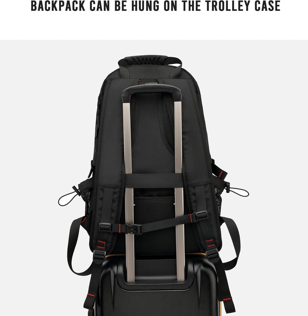 Mångsidig TravelMax ryggsäck för vandring och pendling. Vattentålig med USB-laddning & laptopfack.