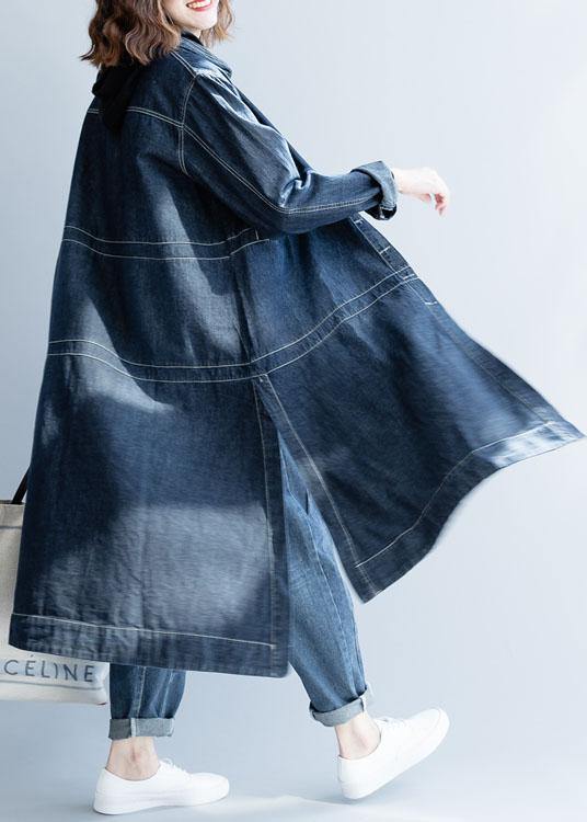 Blå jeansjacka för kvinnor med öppen sida, en modern damjacka för trendiga outfits.