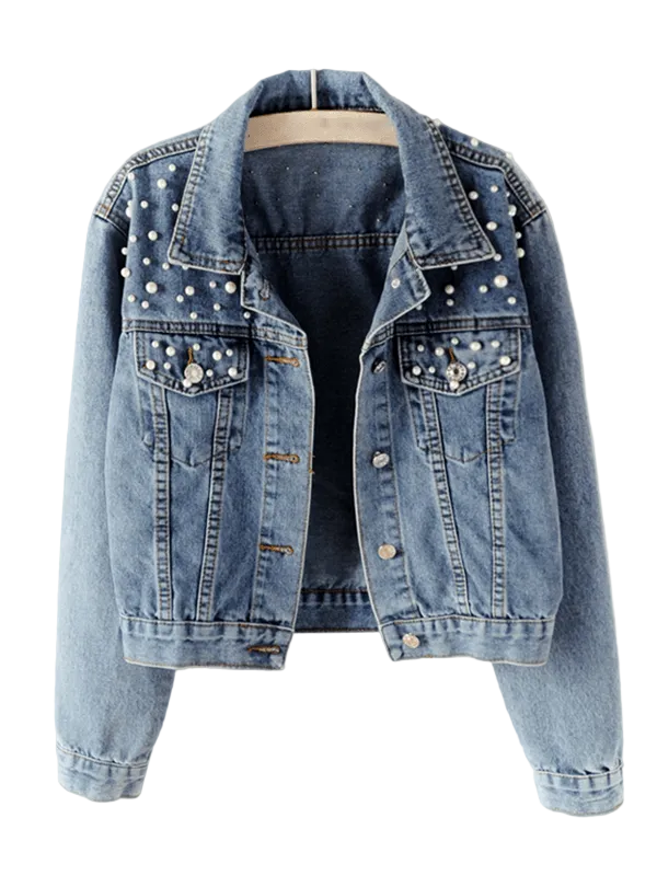 Trendig dam jeansjacka med gnistrande strassdetaljer. Perfekt ytterplagg för en stilfull casual look under vår/höst.