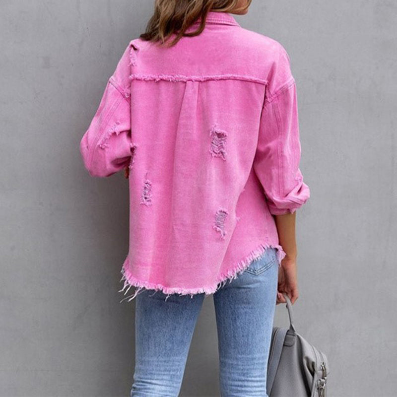 Modern kvinnors jeansjacka, perfekt som vår- och höstjacka. Trendig design och skön passform.