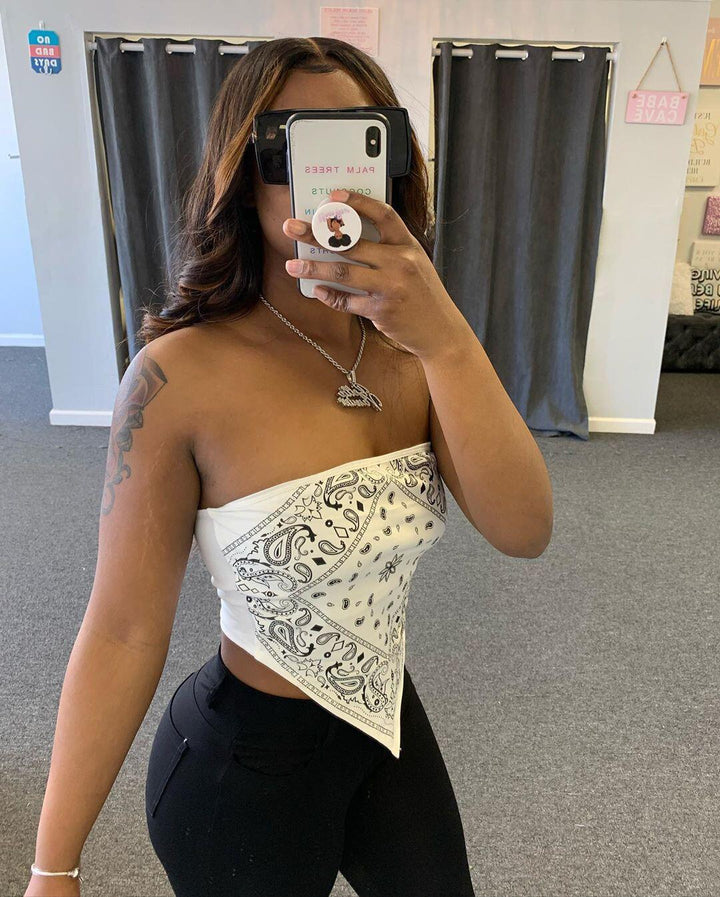 Mångsidig kvinnors crop top med bandana-design, perfekt för både vardag och fest på sommaren.