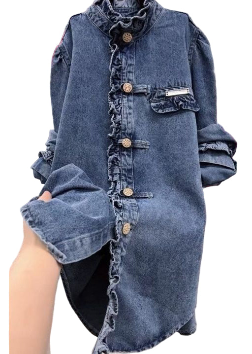 Trendig kvinnors jeansjacka med eleganta volangärmar, perfekt för våren. Modern design i blå denim.