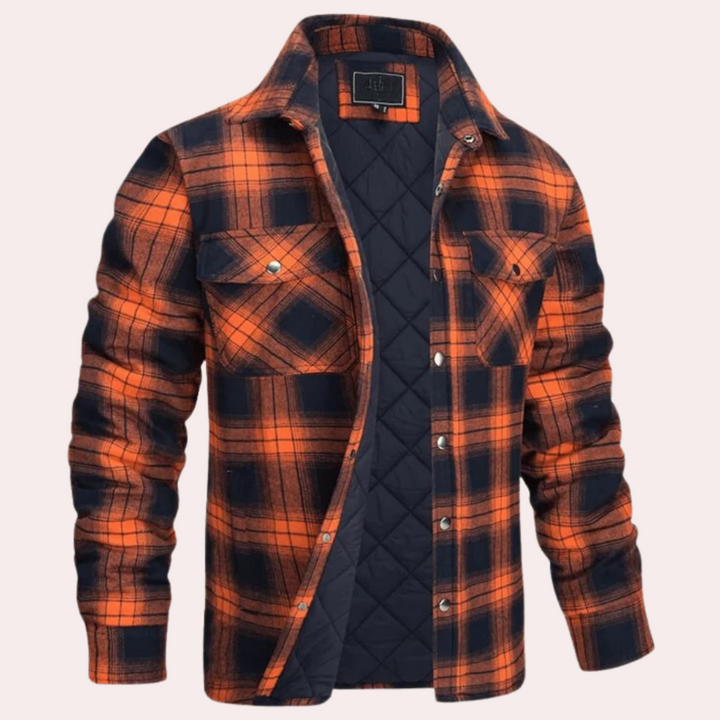 Detaljbild av en tjockrutig herrjacka. Varm och robust casual höstjacka för män med trendig design.
