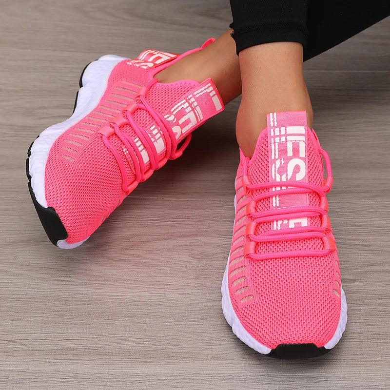 Elegant dam plattformssneakers för optimal komfort. Trendiga fritidsskor & promenadskor för sommarväder.