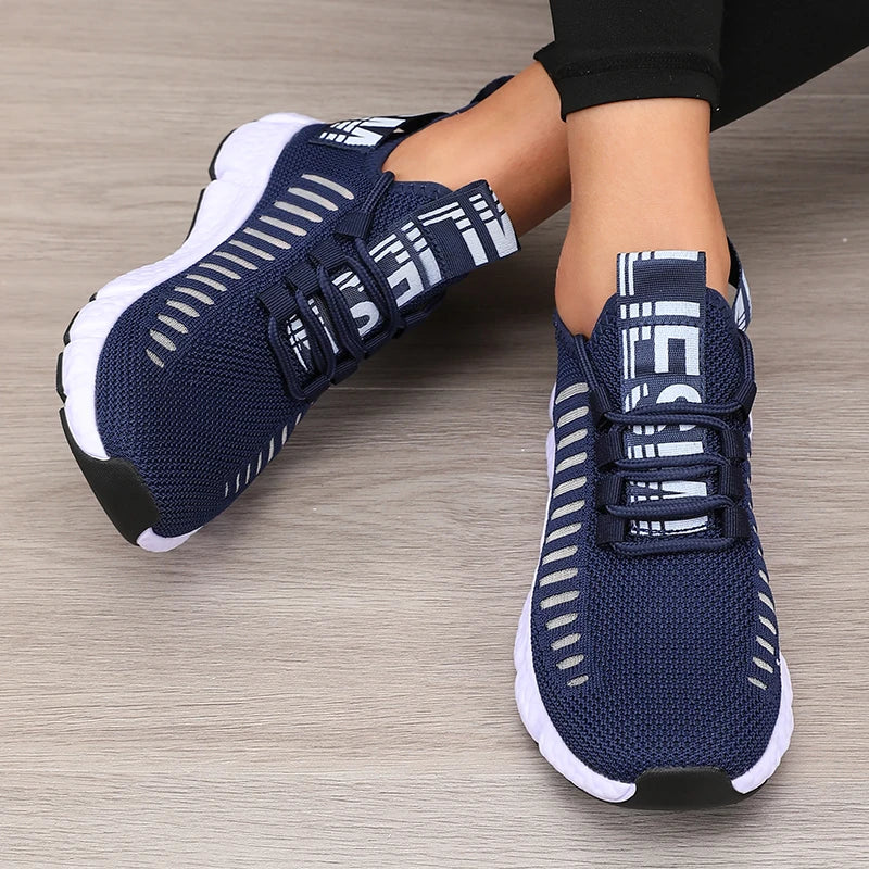 Stilfulla dam sneakers med plattform, redo för vårens & sommarens utomhusaktiviteter. Bekväma fritidsskor.