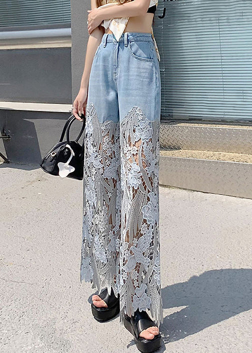 Sommarjeans för kvinnor med trendiga hål och elegant spets.