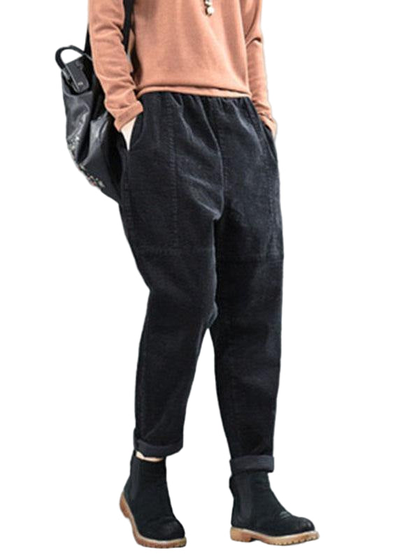 Trendiga harembyxor för dam i unik patchwork-stil med praktiska fickor.