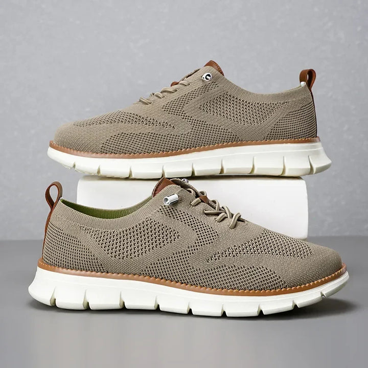 Ljusbruna herr sneakers, perfekta vardagsskor. Komfortabla och trendiga för en aktiv livsstil.