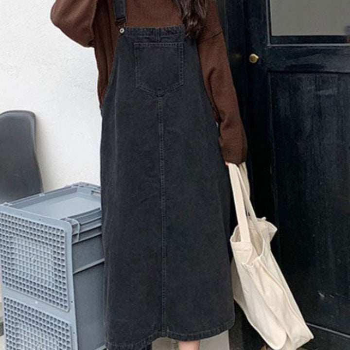 Kvinnors blå modejeans med patchwork, stylade för en bekväm vardagslook med avslappnad passform.
