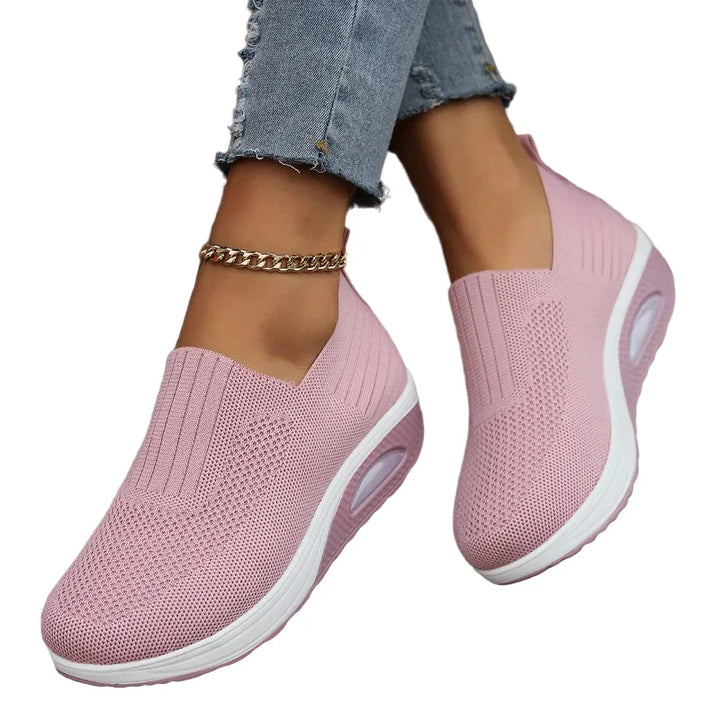 Trendiga kvinnors platåsneakers med luftkudde för maximal komfort och stil i vardagen, perfekt för promenader.
