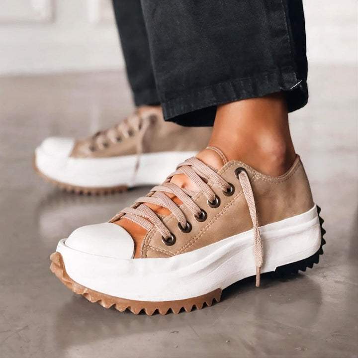 Moderiktiga plattformssneakers för dam. Komfortabla vardagsskor i trendig design, idealiska för stil.