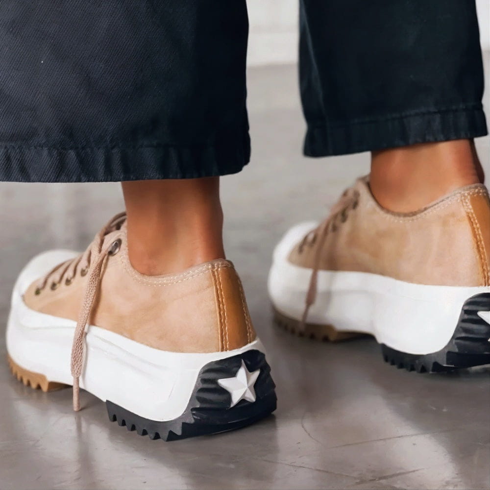 Kvinnors plattformssneakers med tjock sula. Snygga och bekväma skor som lyfter din vardagsstil.