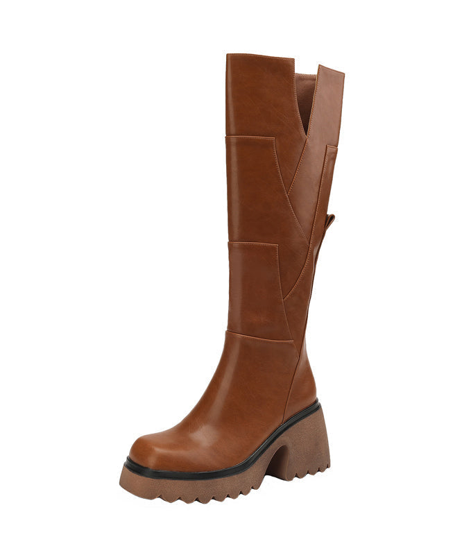 Kvinnors trendiga svarta chunky boots, med grov sula och sidodragkedja. Bekväma & robusta för stadspromenader.