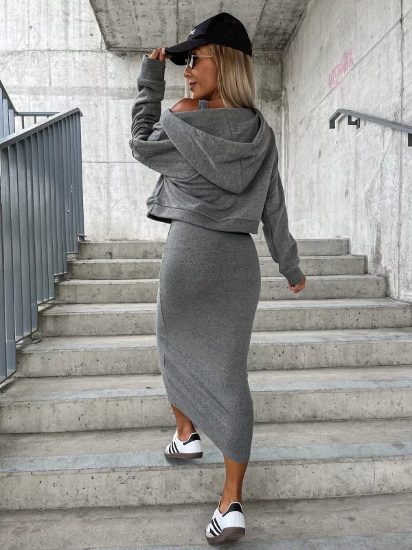 Elegant tvådelat klänning och kofta set. Mångsidig vardagsoutfit för en bekväm och trendig stil.