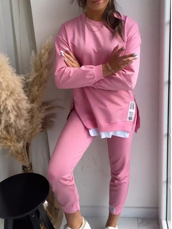 Mjukt, tvådelat sweatshirtset för damer. Inkluderar mysig tröja och bekväma byxor för fritidskläder.