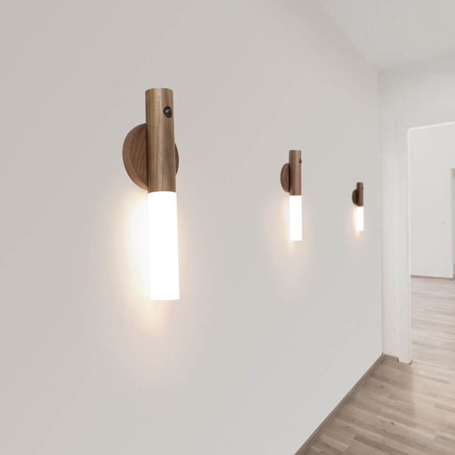 Uppladdningsbar trådlös vägglampa. LED-belysning med rörelsesensor för smart och flexibel hembelysning.