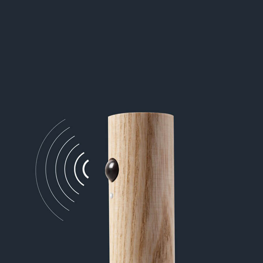 Energieffektiv LED-vägglampa med rörelsesensor. Trådlös och USB-laddbar, perfekt för smart hembelysning.