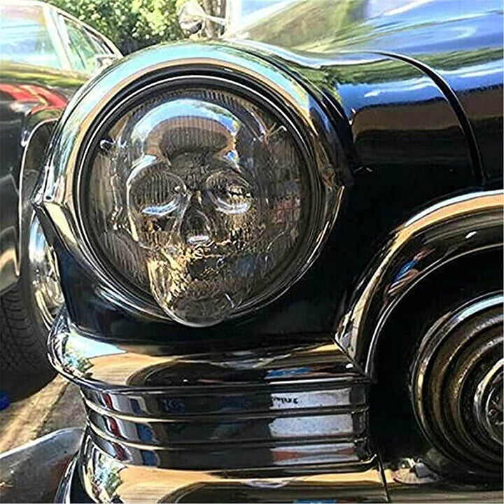 Detaljerat dödskalle strålkastarskydd, idealiskt för rat rod och motorcykel tillbehör. Mystisk stil.
