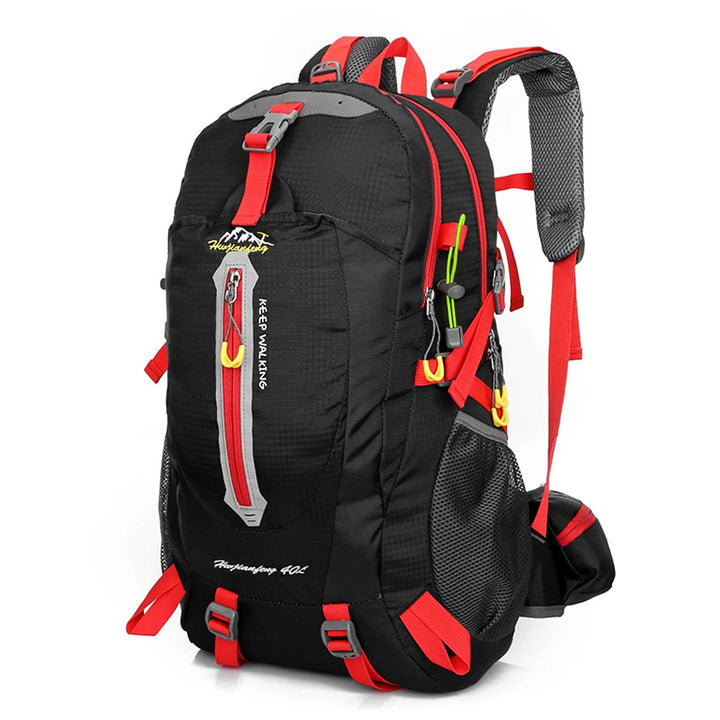 Unisex 40L svart vattenavvisande reseryggsäck för vandring och utomhusbruk, framifrån.